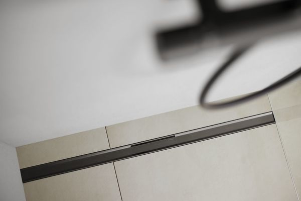 Geberit CleanLine80 Duschrinne 30-110 cm schwarzchrom / gebürstet, 10 mm, Farbe schwarzchrom Bild 3