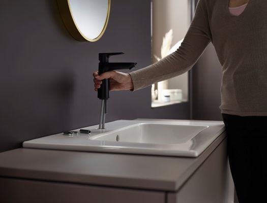 Hansgrohe Einhebel-Waschtischmischer 110, CoolStart, mit Ablaufgarnitur, Ausladung 112 mm, schwar, Farbe schwarz Bild 8
