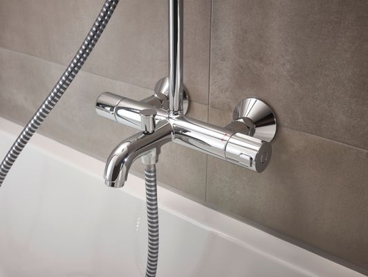 Hansgrohe Showerpipe 200 1jet Vernis Blend, mit Wannenthermostat, 1430 x 276 x 528 mm, Farbe chrom Bild 5
