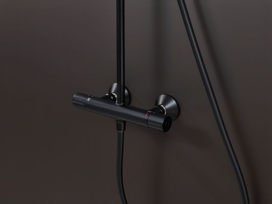 Hansgrohe Showerpipe Vernis Blend 200 1-strahlig, mit Thermostat, EcoSmart, 1424 x 276 x 512 mm, Farbe schwarz Bild 4