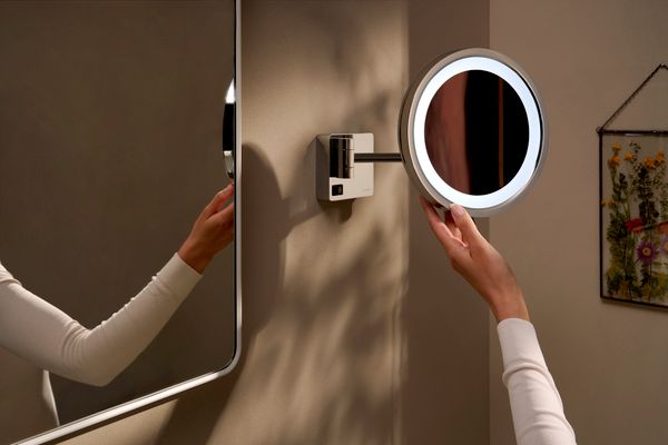 Hansgrohe LED-Rasierspiegel AddStoris rund, 3-fach, Durchmesser: 217 mm, 217 x 208 mm, Farbe chrom Bild 2