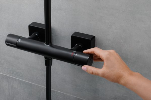 Hansgrohe Showerpipe Vernis Shape 240 1-strahlig, mit Thermostat, 1124 x 277 x 547 mm, Farbe schwarz Bild 11