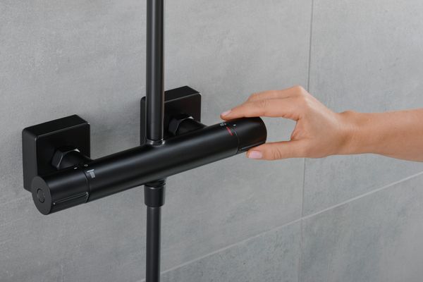 Hansgrohe Showerpipe Vernis Shape 240 1-strahlig, mit Thermostat, 1124 x 277 x 547 mm, Farbe schwarz Bild 12