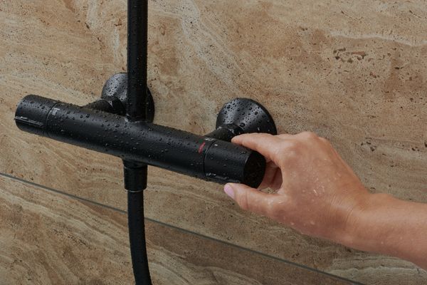 Hansgrohe Showerpipe Vernis Blend 240 1-strahlig, mit Thermostat, 1124 x 277 x 545 mm, Farbe schwarz Bild 9