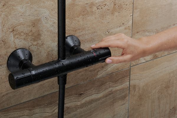 Hansgrohe Showerpipe Vernis Blend 240 1-strahlig, mit Thermostat, 1124 x 277 x 545 mm, Farbe schwarz Bild 10