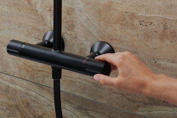Hansgrohe Showerpipe Vernis Blend 240 1-strahlig, mit Thermostat, 1124 x 277 x 545 mm, Farbe schwarz Bild 11