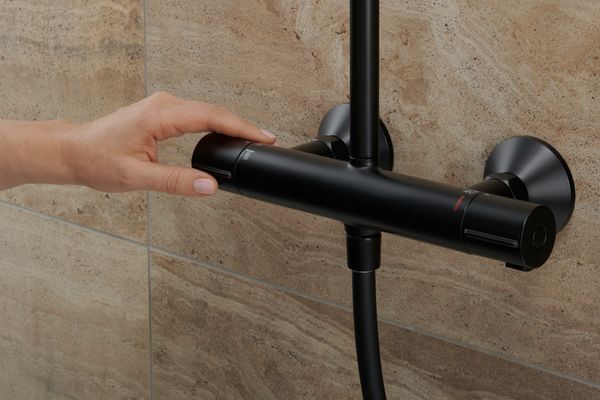 Hansgrohe Showerpipe Vernis Blend 240 1-strahlig, mit Thermostat, 1124 x 277 x 545 mm, Farbe schwarz Bild 14