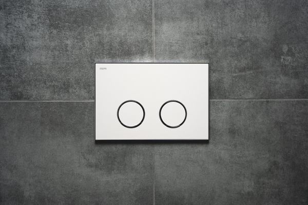 Pauli + Menden WC Betätigungsplatte MEPA Frame 2-M Laminam Weiss-Glanzchrom, 148 x 218 mm, Farbe weiß, chrom Bild 6