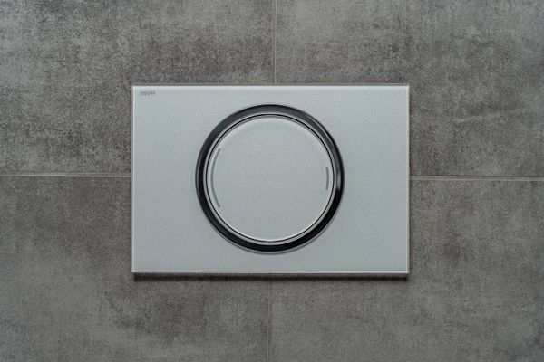 Pauli + Menden WC-Betätigungsplatte MEPA Zero 2-M Glas Silber Fliesenbündig, 157 x 230 mm, Farbe silber Bild 6